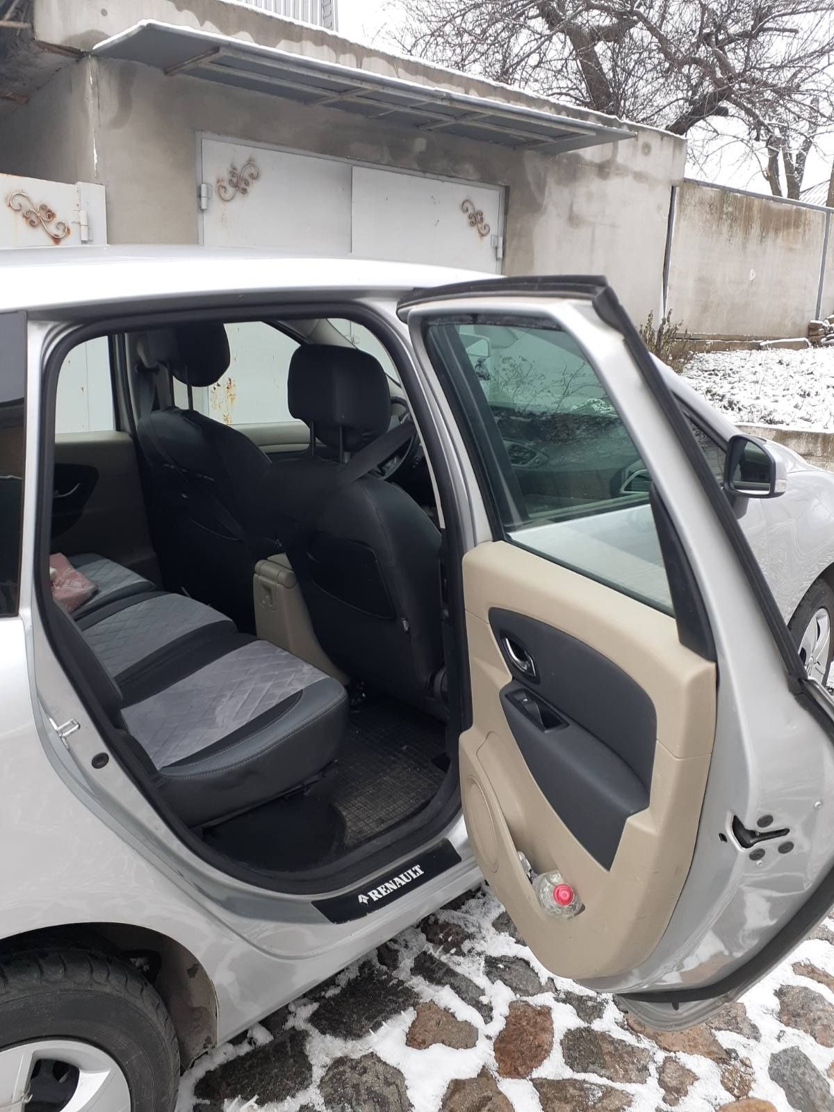 Renault Scenic 2011 год