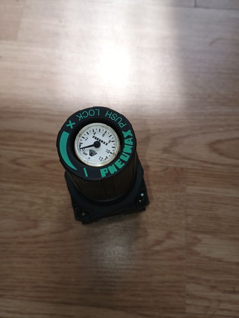 Regulator ciśnienia pneumax 0-12 bar