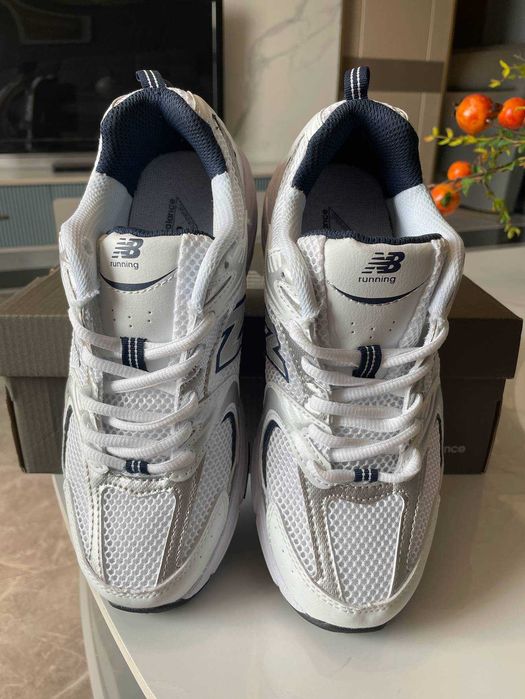 Białe tenisówki New Balance 530 w rozmiarze 37