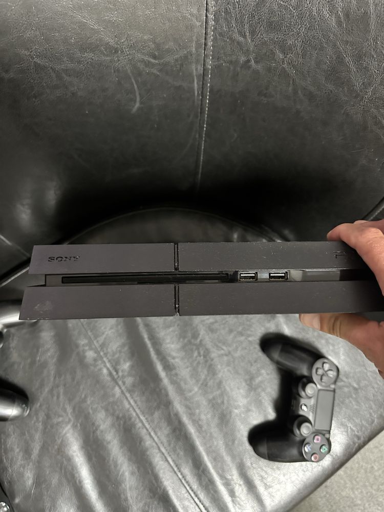 Sony playstation 4 plus dwa pady