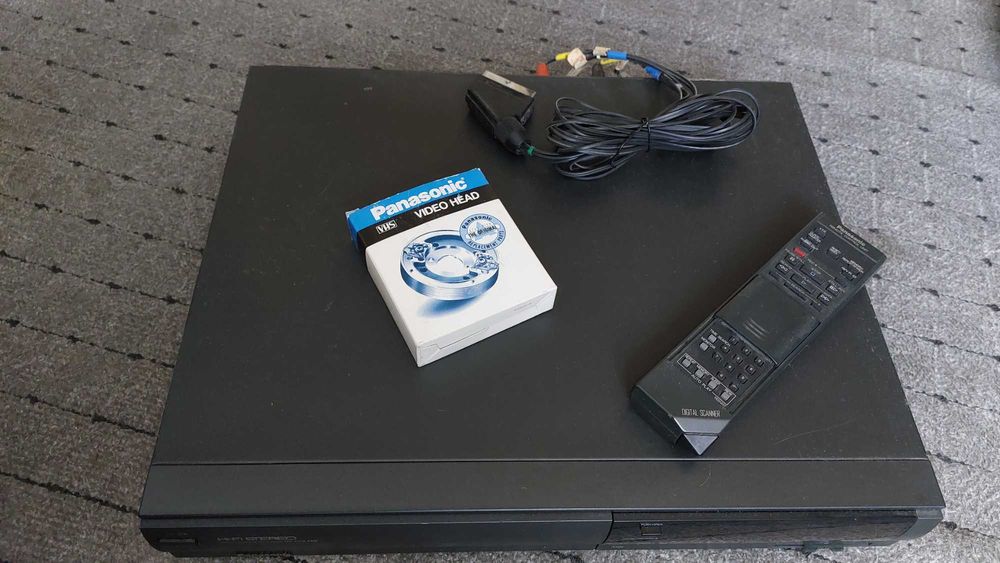 Magnetowid Panasonic NV-F65HQ z kasetami VHS Sony/BASF/AKAI/Panasonic