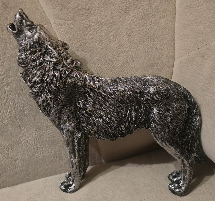 WILK CanisLupus Myśliwska figurka kolekcjonerska na biurko do gabinetu