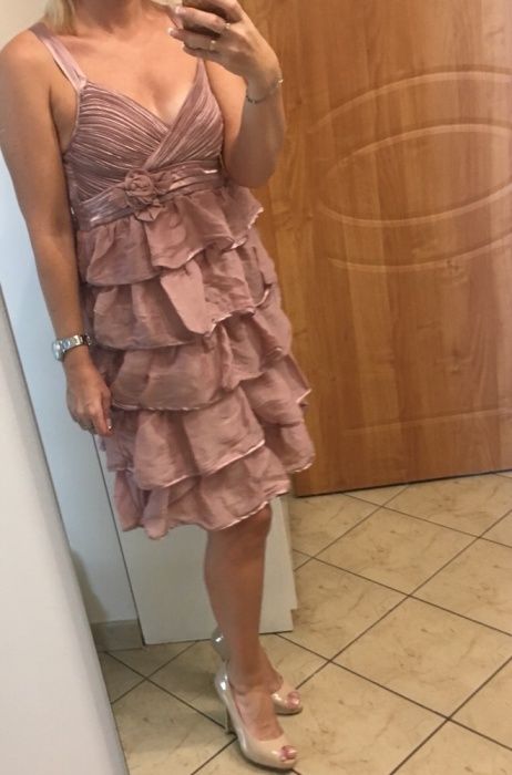 Sukienka wizytowa koktajlowa brudny roz falbanki Vila r s/m