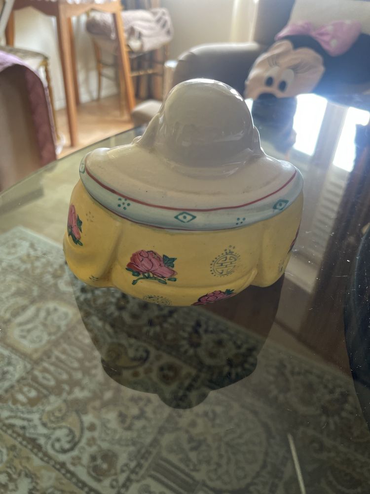 Buda de Macau em porcelana