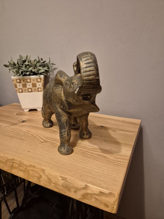 Duza figurka slonia