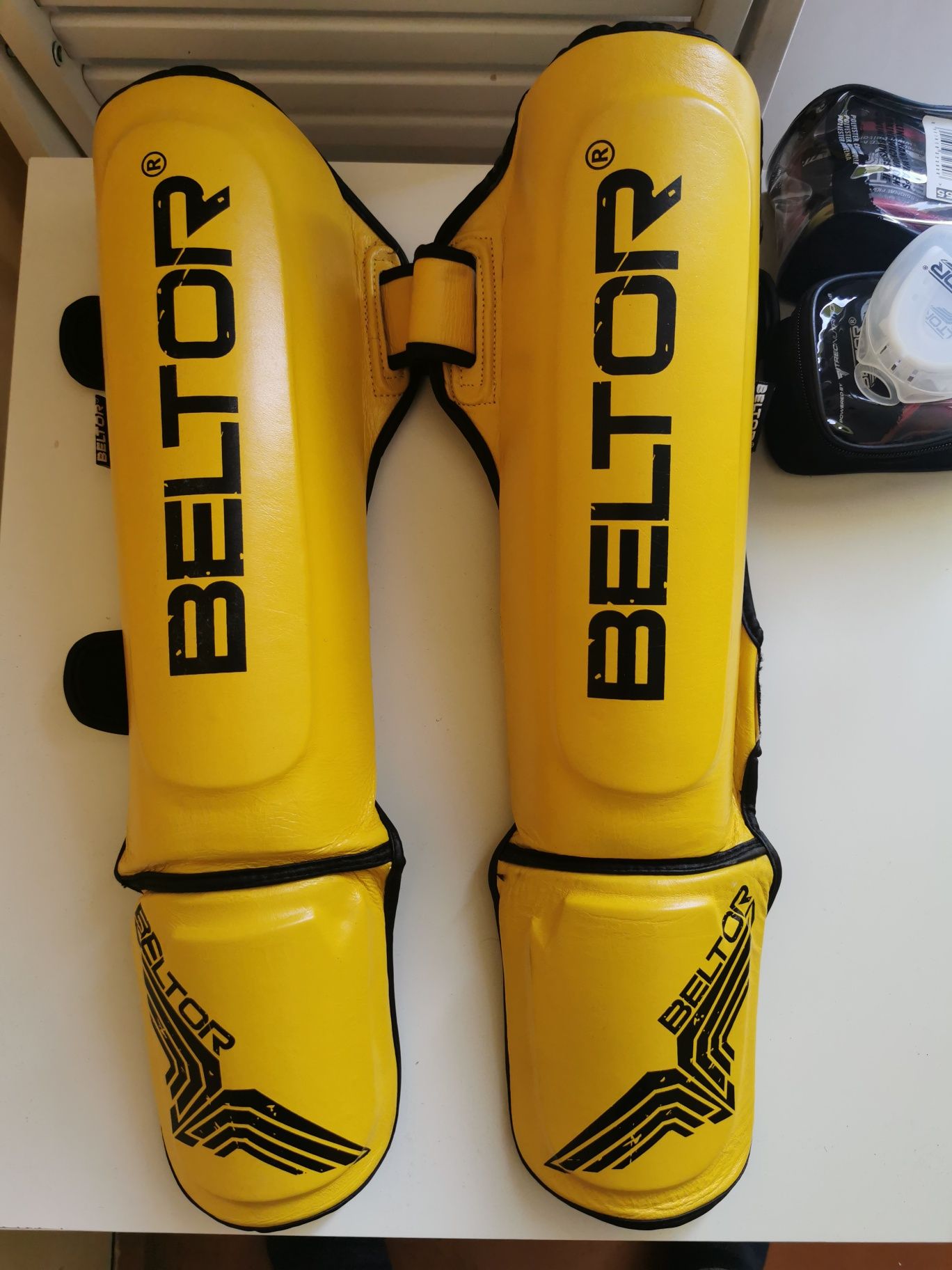 Rękawice 12 Oz (boks kickboxing)i ochraniacze (L) BELTOR