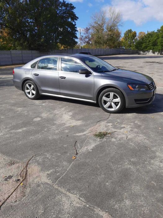 Фольцваген Пассат В7 ( 2,5  из США 2012 ) пробег родной 98 000