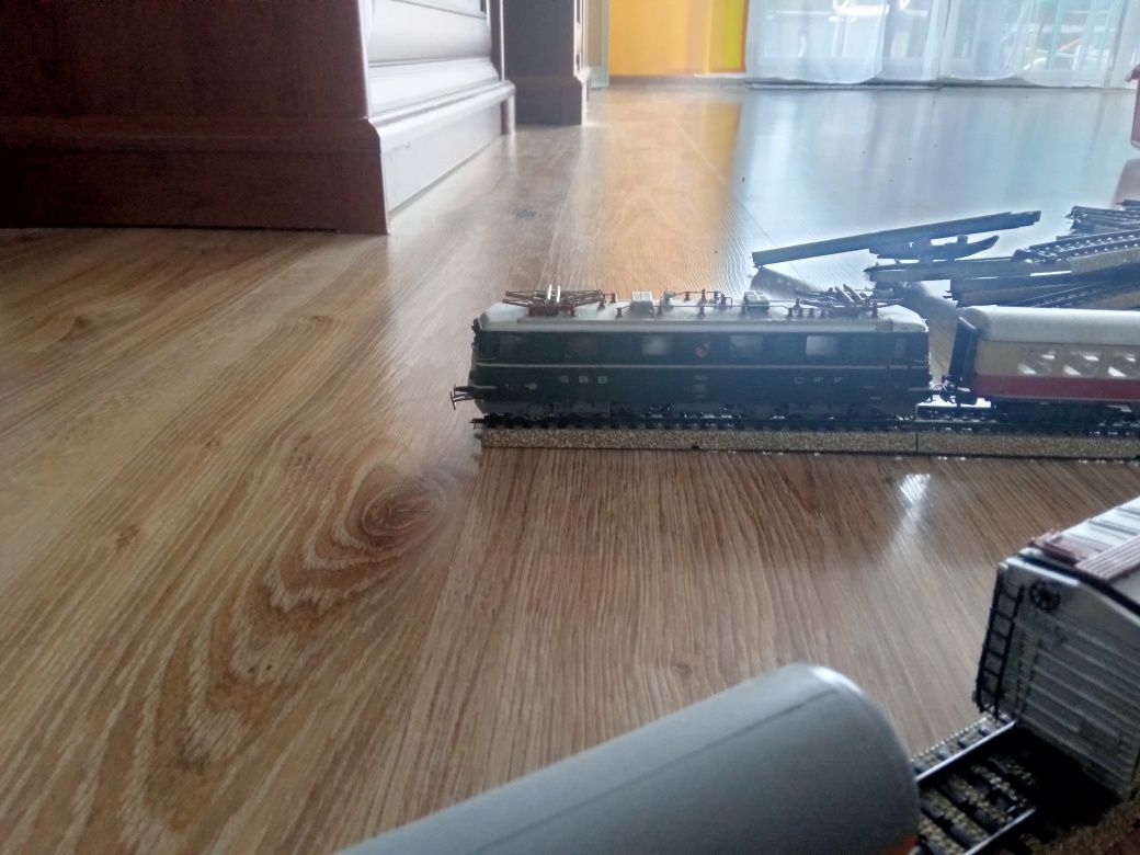 Kolejka elektryczna metalowa