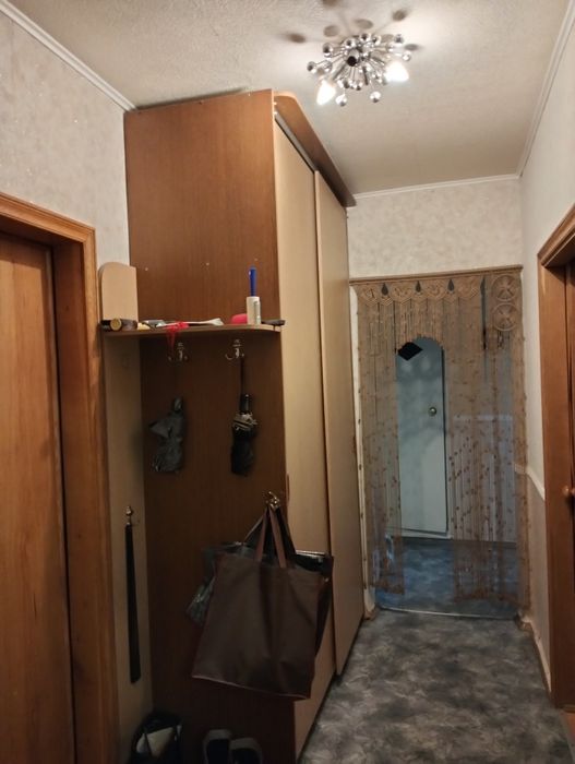 Продам шкаф в коридор