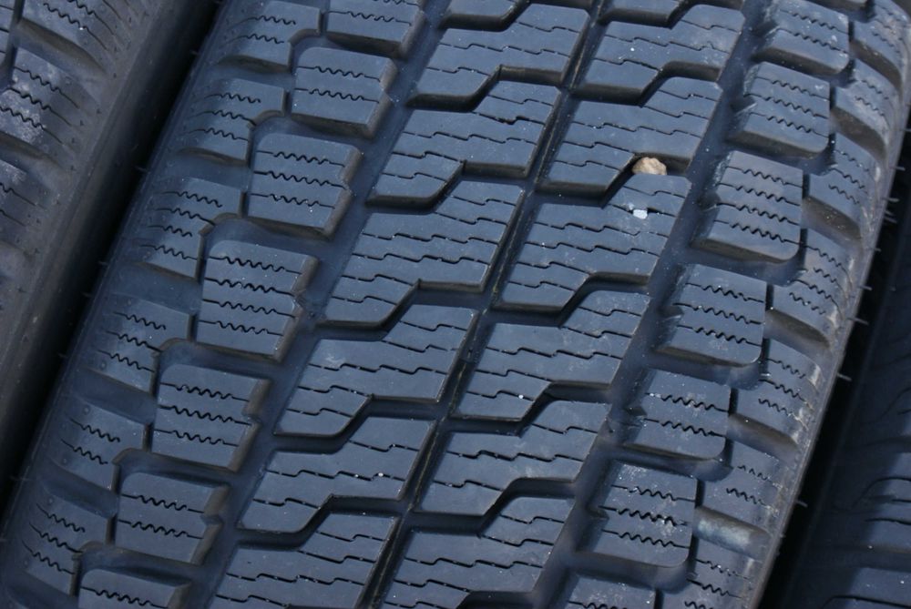 Koła Wielosezonowe Trafic Vivaro 5x114,3 215/65r16c 9mm Conti TPMS