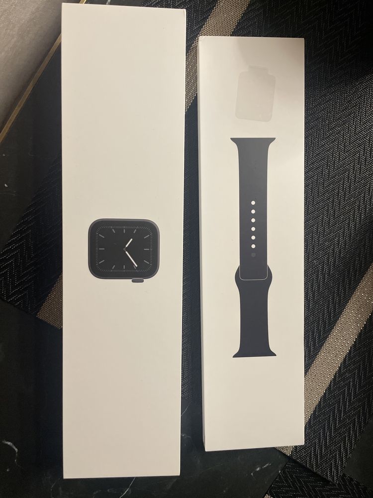 iWatch 5 44mm Space Gray