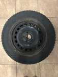 4 koła: opony zimowe (195/65 R15 91 T Nokian Wr D4; felga 5x110