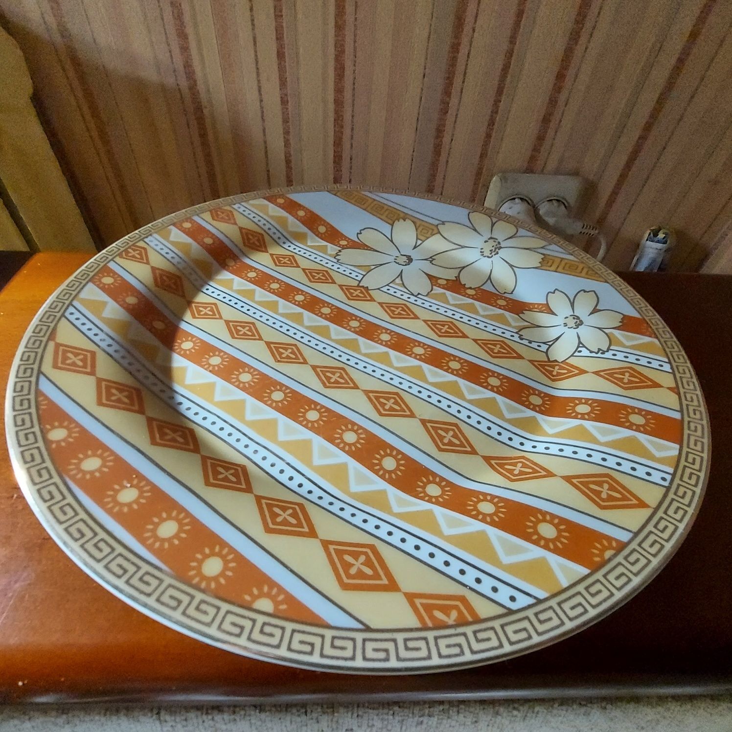 Блюдо большое для подачи.