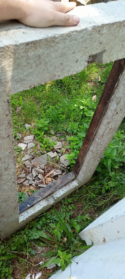Pokrywa studni kablowej, telekomunikacyjnej