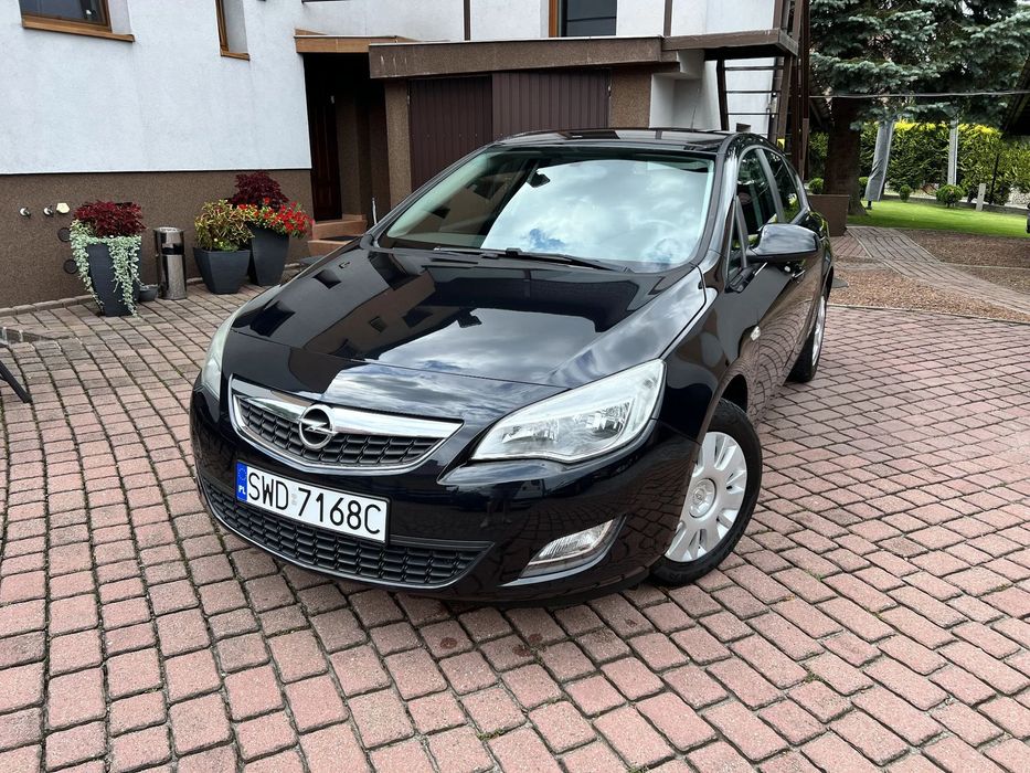 Opel Astra TYLKO 125tyśkm SELECTION 2012r Klima 5DRZWI ZADBANA 1.4 Zwykła Benzyna
