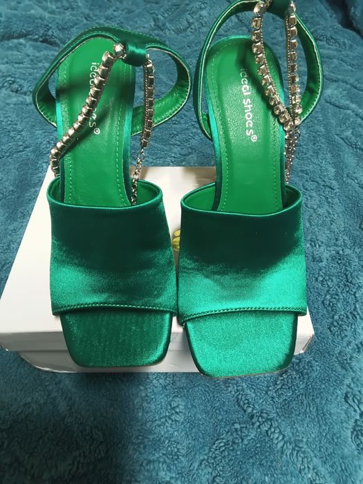 Nowe szpilki buty na obcasie satyna eleganckie butelkowa zieleń srebro