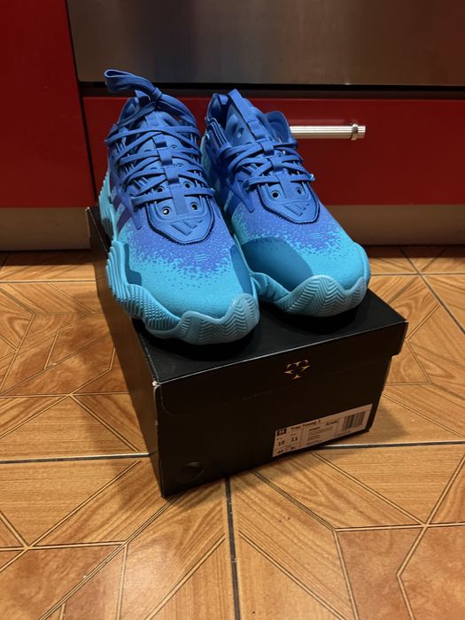 Баскетбольні кросівки Adidas Trae Young 3