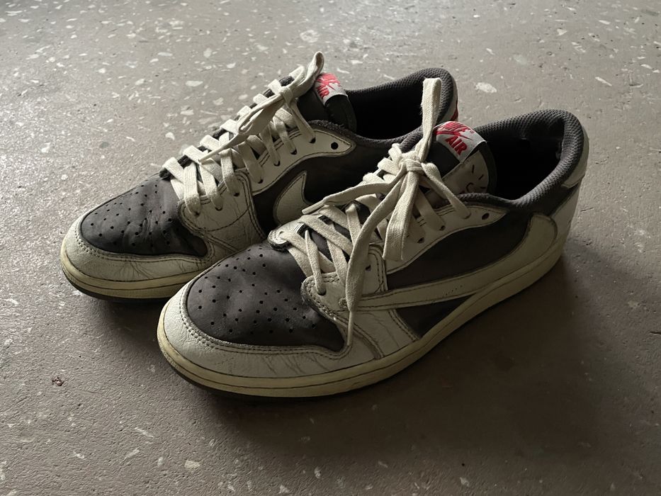 Кросівки Nike Air Jordan 1 Low x Travis Scott reverse swoosh / 43 27,5