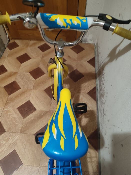 Велосипед у патріотичних кольорах