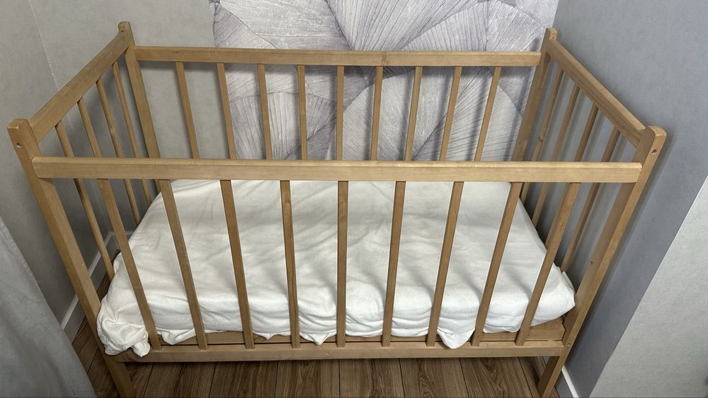 Продам дитяче ліжечко 120*60 з матрасом