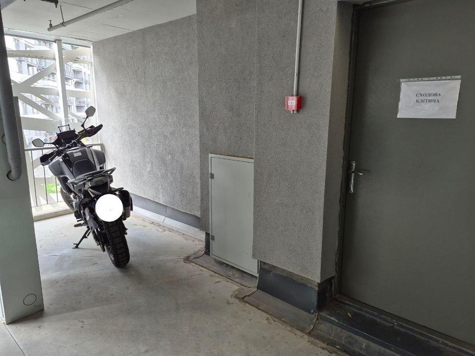 Продам мото паркінг. Олеся, 2.