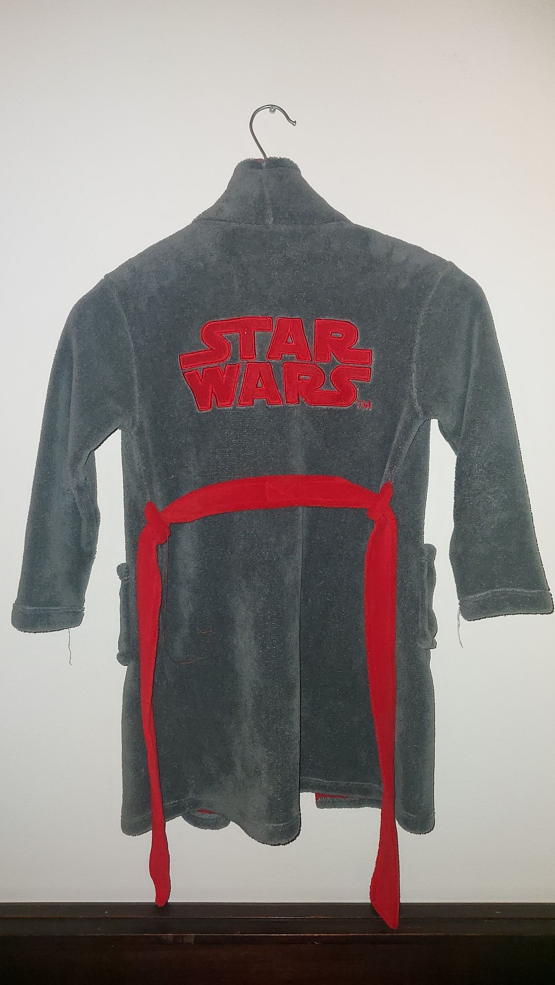 3 peças Star Wars 5/6 anos: calções banho 7€ Robe 13€ e casaco 23€