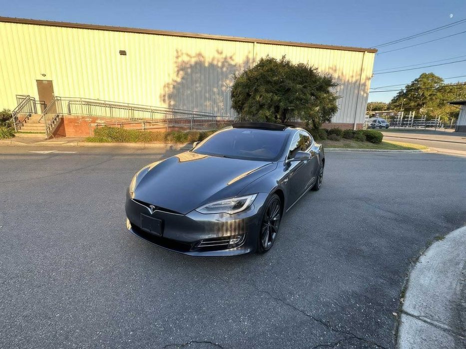 Tesla Model S      2018
