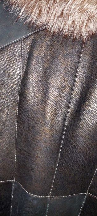 Продам жіночу дублянку натуральне хутро розмір 46. Стан нової речі.