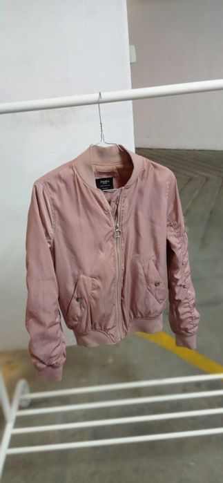 Blusão impermeável senhora Bershka rosa