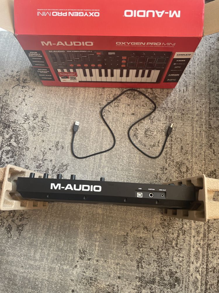 M-Audio Oxygen Pro Mini - klawiatura sterująca midi