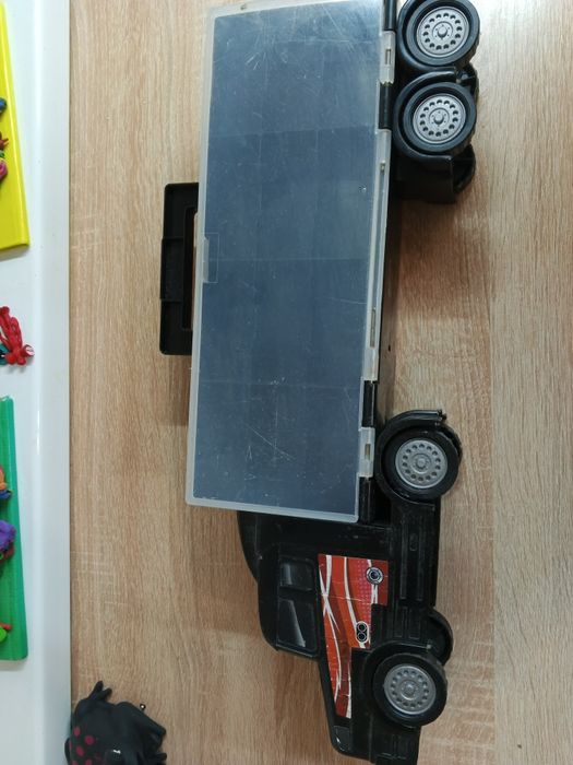 Автомобіль іграшковий