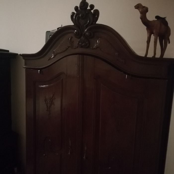 Шкаф одежний старинний