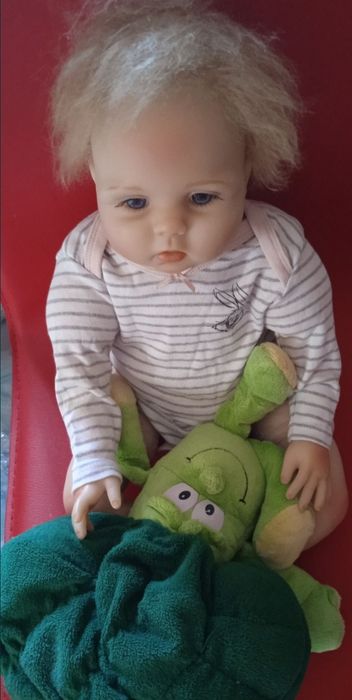 Duża lalka z maskotką typ reborn 55cm.