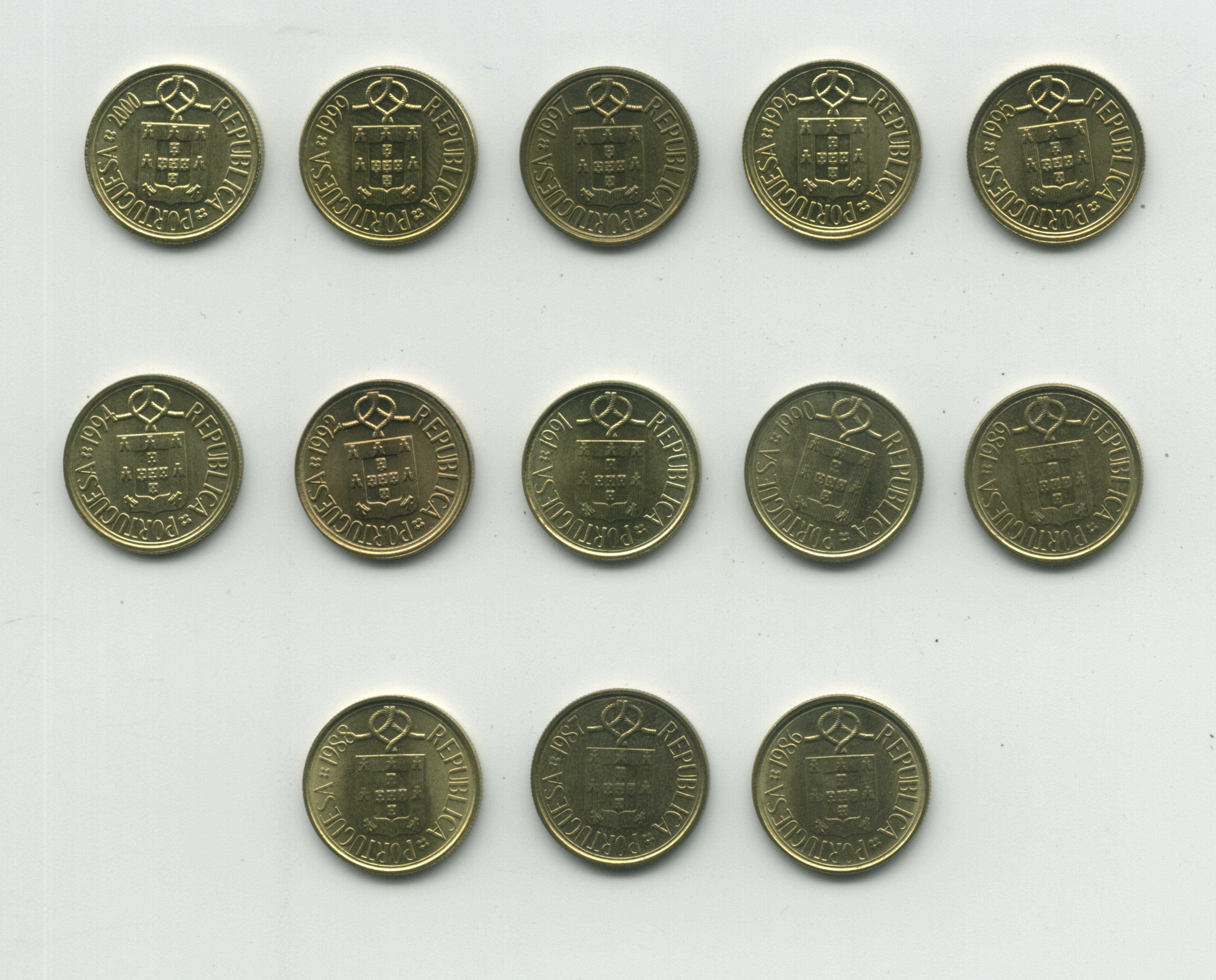 Coleção de 43 moedas de 1 Escudo