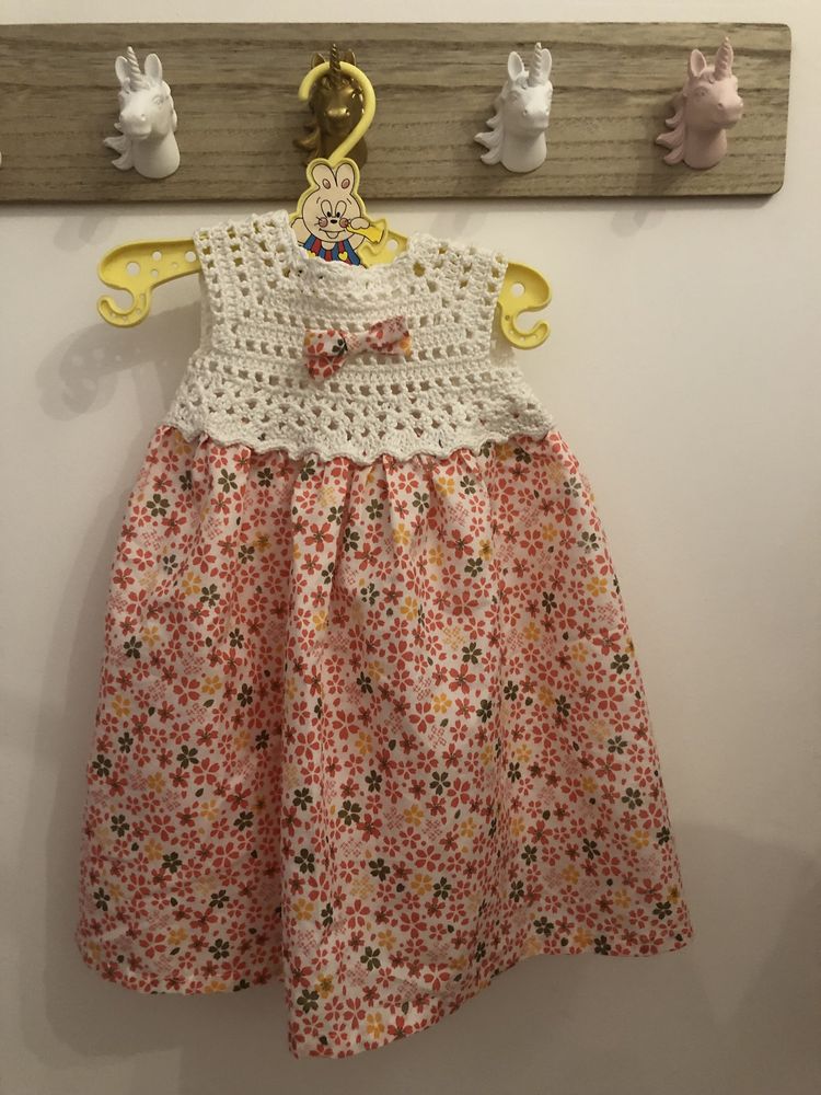 Vestido com corpete em renda