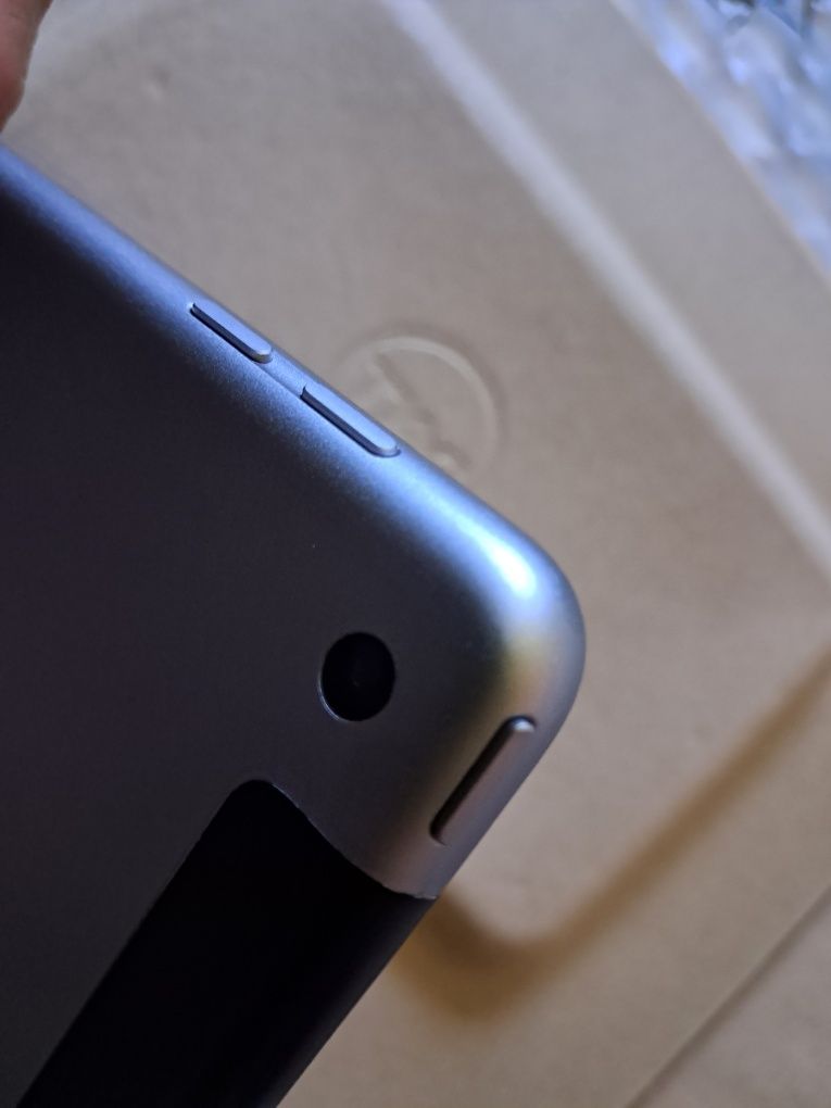 Ipad A1954 - jak nowy !