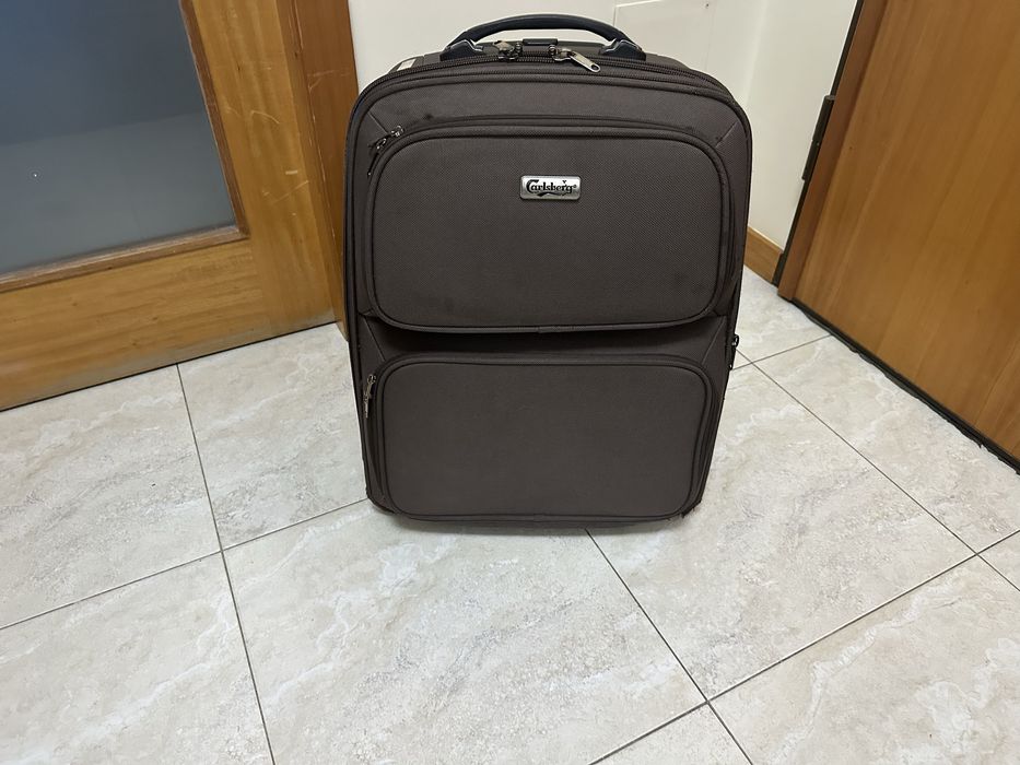 Mala de viagem em bom estado