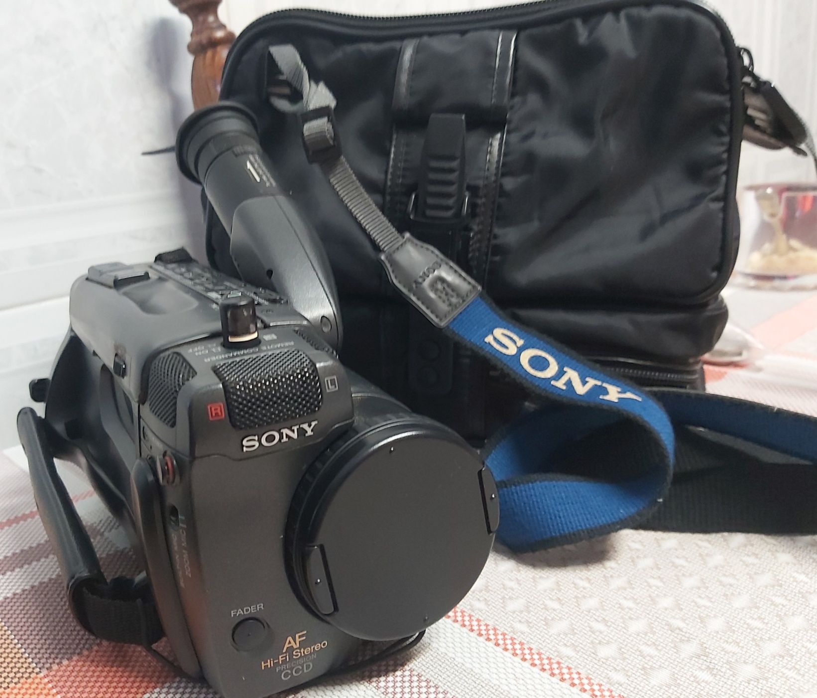 Sony CCD -TR805E