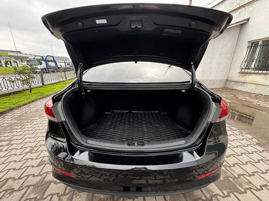 Hyundai Elantra 2.0 AT 2016 газ/бензин, автомат — без вкладень
