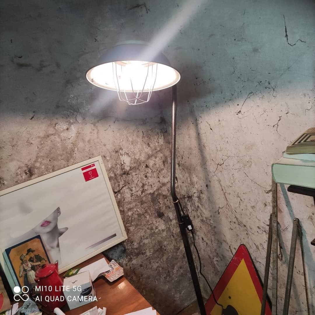 Lampa  stojąca podłogowa  vintage loft  z okresu prl