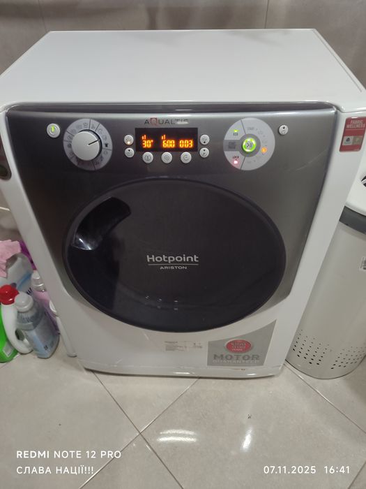 Продаю власну пральну машину Арістон