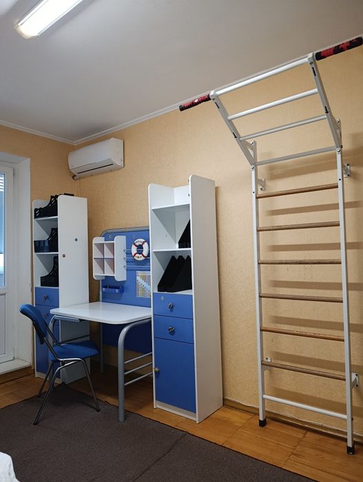 4 квартира, поруч Сильпо, правий берег.