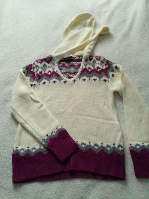 Sweter w norweski wzór z kapturem