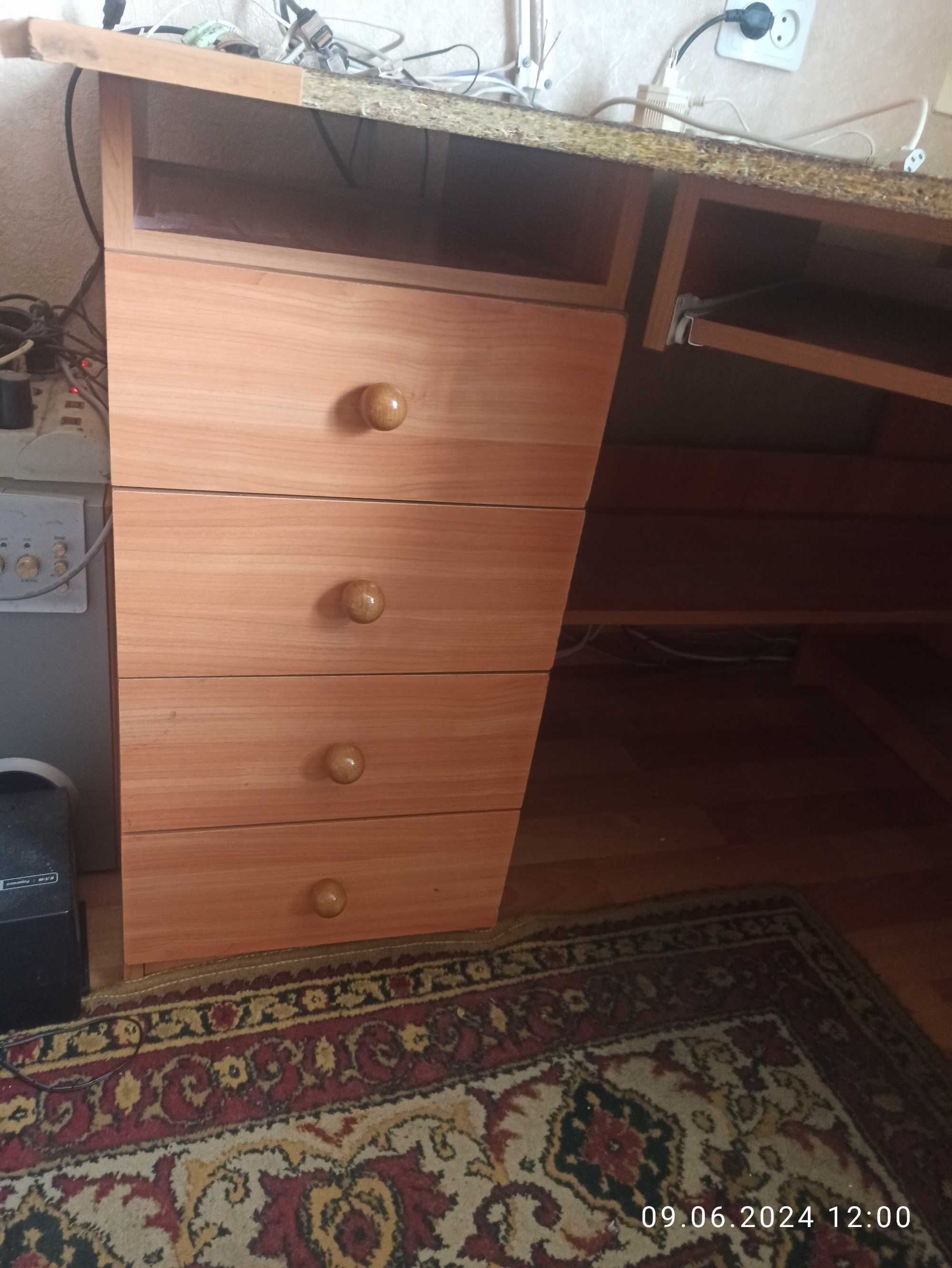 Стіл комп'ютерний, угловий, письмовий