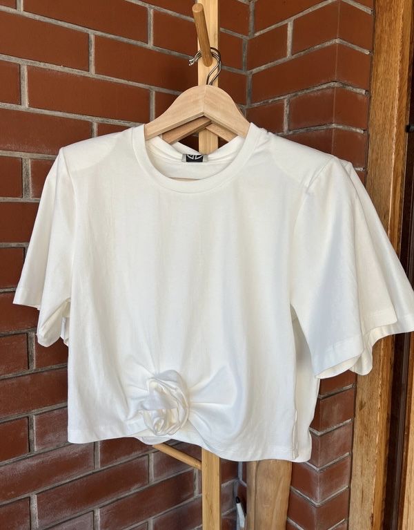Bluzka tshirt biały z różą klasyczny bawełna premium w stylu Le collet