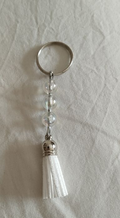 Porta chaves contas e berloque branco