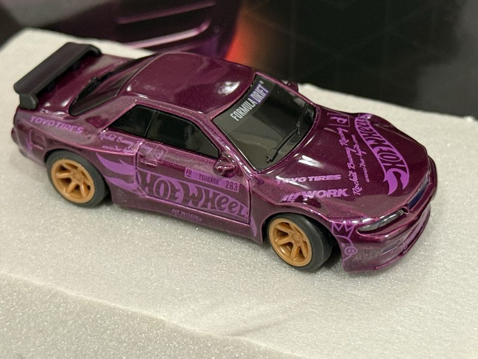 Hot wheels 1:64 металл на радиоуправлении впервые nissan GT-R 32