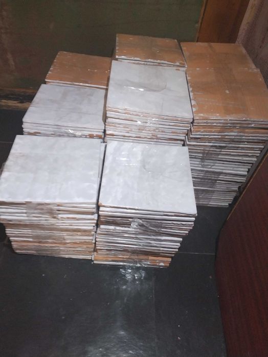 Продам кафель мрамор сiрий,15*15 см.Цiна 3 грн.штука.