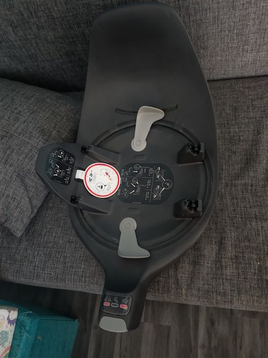 Fotelik Cybex T-size plus wraz z bazą obrotową