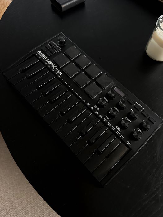 Akai MPK Mini – muito bom estado